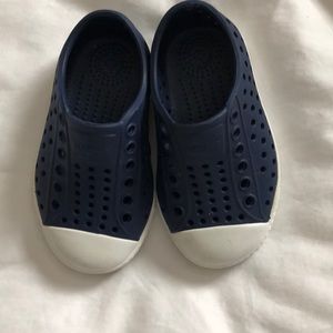 Natives navy size 5